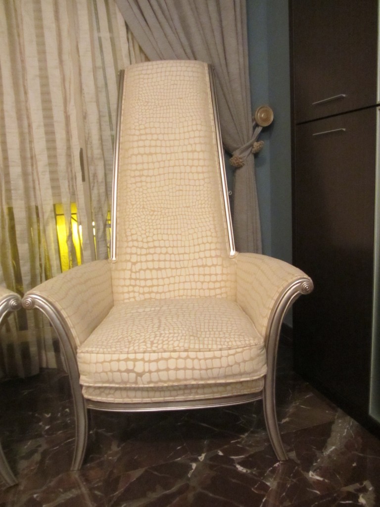 Sillón moderno inspirado en el estilo Luís XV